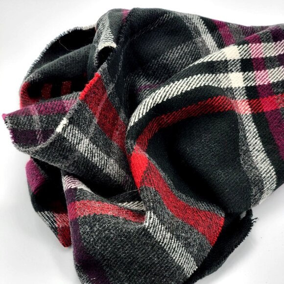 Plaid Fringe Dark Academia Preppy Scarf - Black Red & Gray Checkered Design - Picture 5 of 5